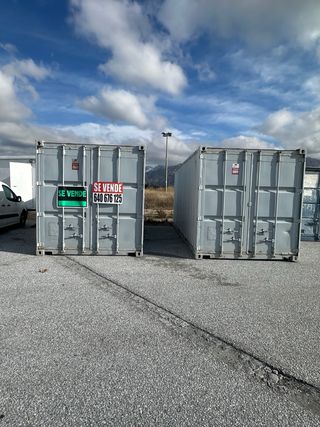 Contenedor de carga gris