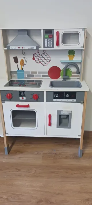 Cocinita de madera infantil