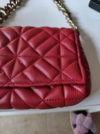 Bolso Zara Acolchado Cadena Dorada Rojo