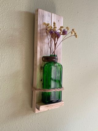 Vaso da parete in legno