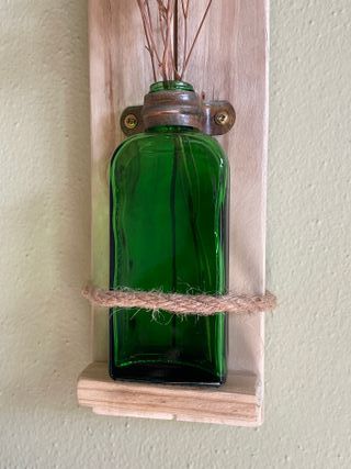 Vaso da parete in legno