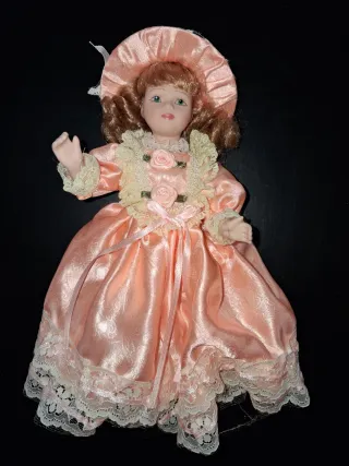 Muñeca de porcelana antigua