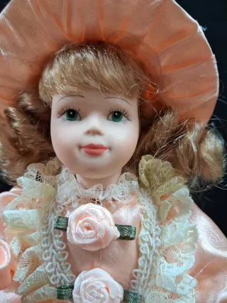 Muñeca de porcelana antigua