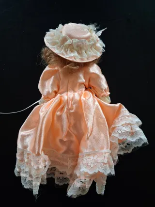 Muñeca de porcelana antigua