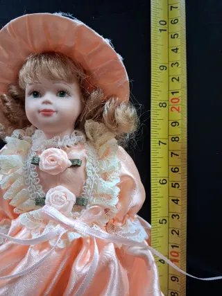 Muñeca de porcelana antigua