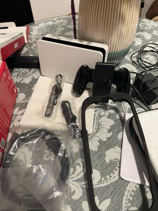 Nintendo Switch OLED + 2 juegos + funda