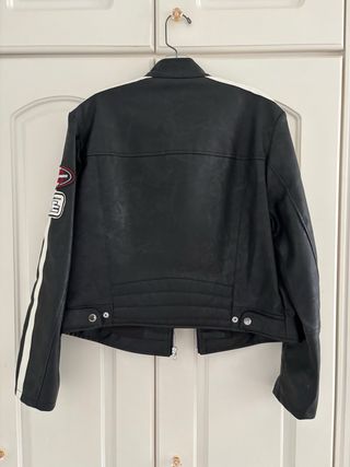 Cazadora motera negra Bershka