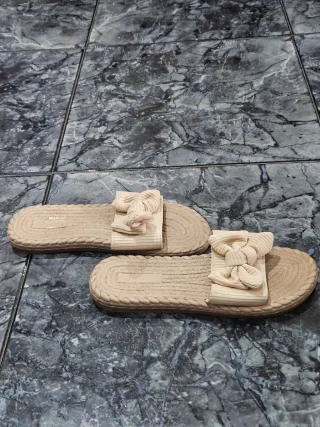 Sandalias Beige con Lazo