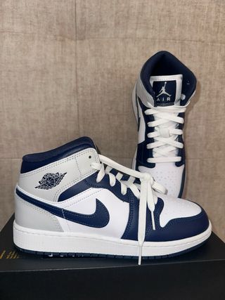 Zapatillas Air Jordan 1 Mid Azul y Blanco