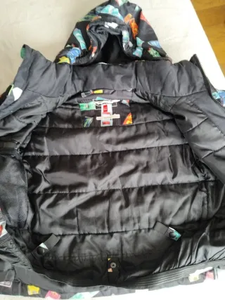 Chaqueta infantil nieve con estampado de coches