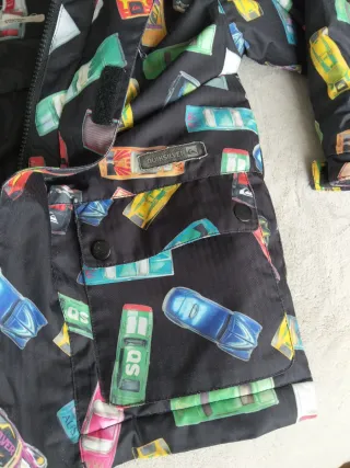 Chaqueta infantil nieve con estampado de coches