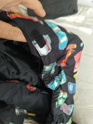 Chaqueta infantil nieve con estampado de coches