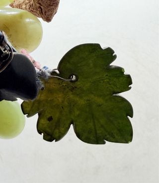 Figura Uvas Jade Antigua