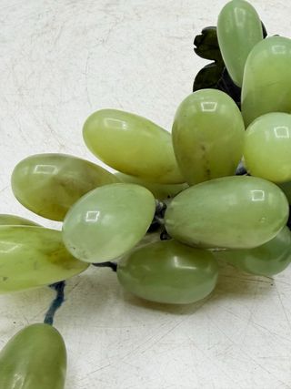 Figura Uvas Jade Antigua