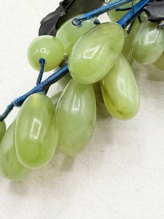 Figura Uvas Jade Antigua