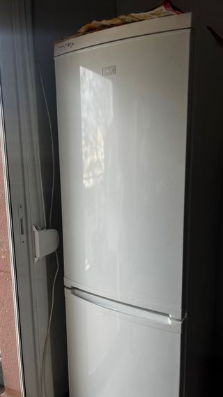 Nevera blanca