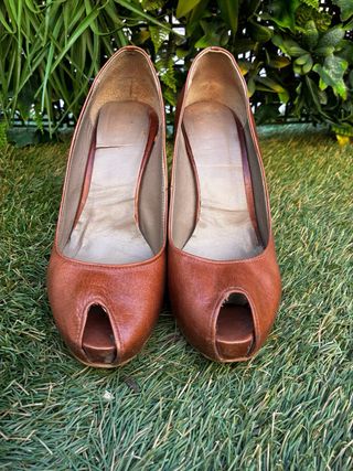 Zapatos de piel marrones peep toe