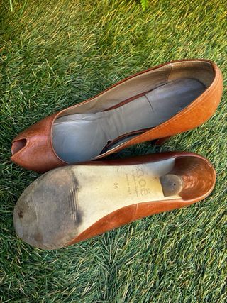 Zapatos de piel marrones peep toe