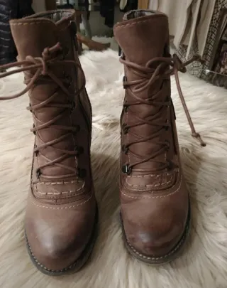 Stivaletti marroni con tacco