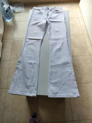 Pantalones acampanados blancos mujer