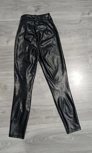 Pantalón polipiel negro