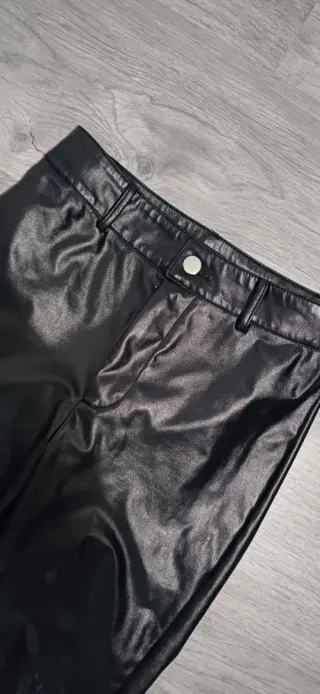 Pantalón polipiel negro