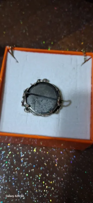 Spilla a cornice in argento