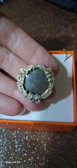 Spilla a cornice in argento