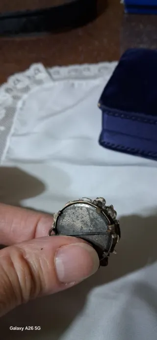 Spilla a cornice in argento