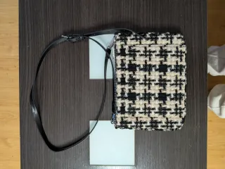 Bolso cruzado Parfois beige y negro