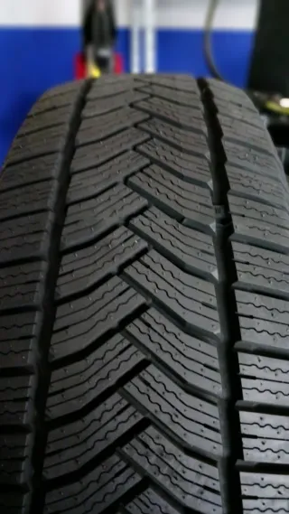 195/60 R16C 95/97H APLUS ASV909