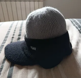 Gorro unisex gris y negro