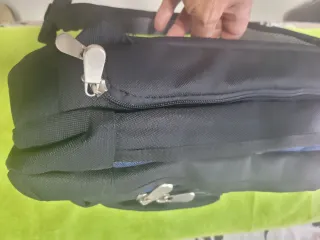 Mochila negra y azul