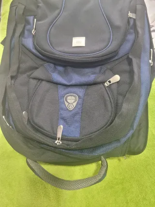 Mochila negra y azul