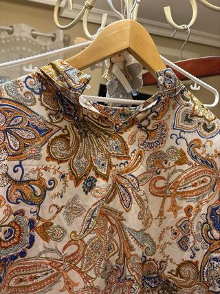 Vestido corto estampado otoñal