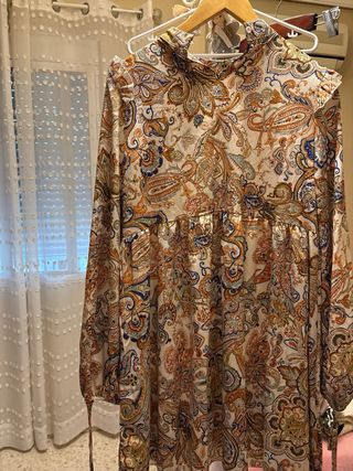 Vestido corto estampado otoñal