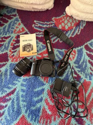 Cámara Canon EOS 550D + Lente + Cargador