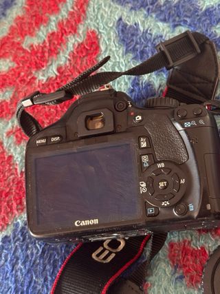 Cámara Canon EOS 550D + Lente + Cargador