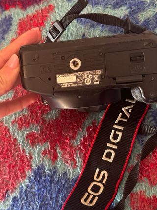 Cámara Canon EOS 550D + Lente + Cargador