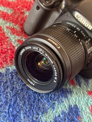 Cámara Canon EOS 550D + Lente + Cargador