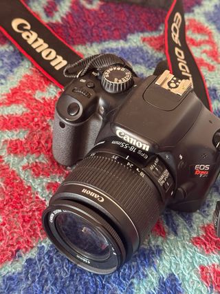 Cámara Canon EOS 550D + Lente + Cargador