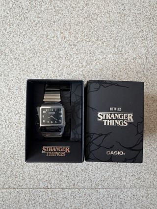 Casio Stranger Things AQ-800EST-1AER Reloj
