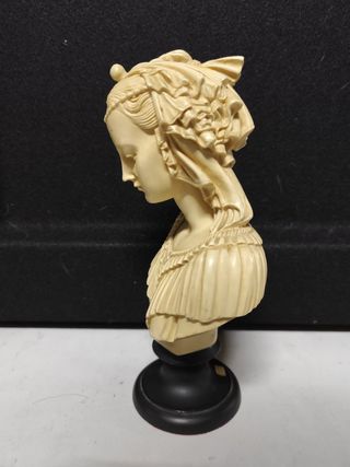 Busto de Dama Antigua Beige