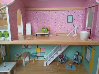 Casa de muñecas de madera