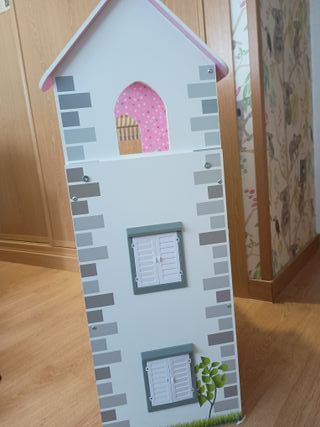 Casa de muñecas de madera