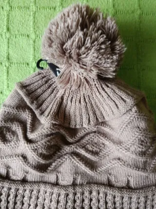 Gorro de lana con pompón