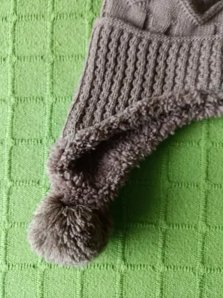 Gorro de lana con pompón