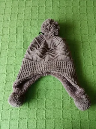 Gorro de lana con pompón