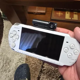 CONSEGNA PSP 3004 Bianca Sony con fotocamera e due controller