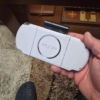 CONSEGNA PSP 3004 Bianca Sony con fotocamera e due controller